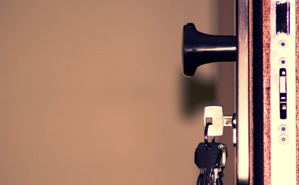black-and-grey-keys-792034-1536x952_jpg